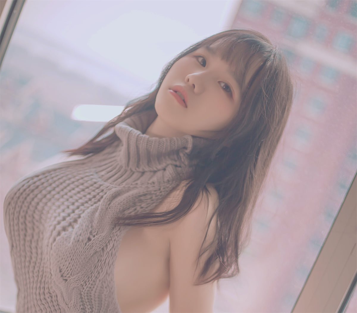 阿半今天很开心 露背毛衣